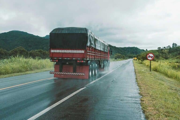 proteção lateral para caminhões